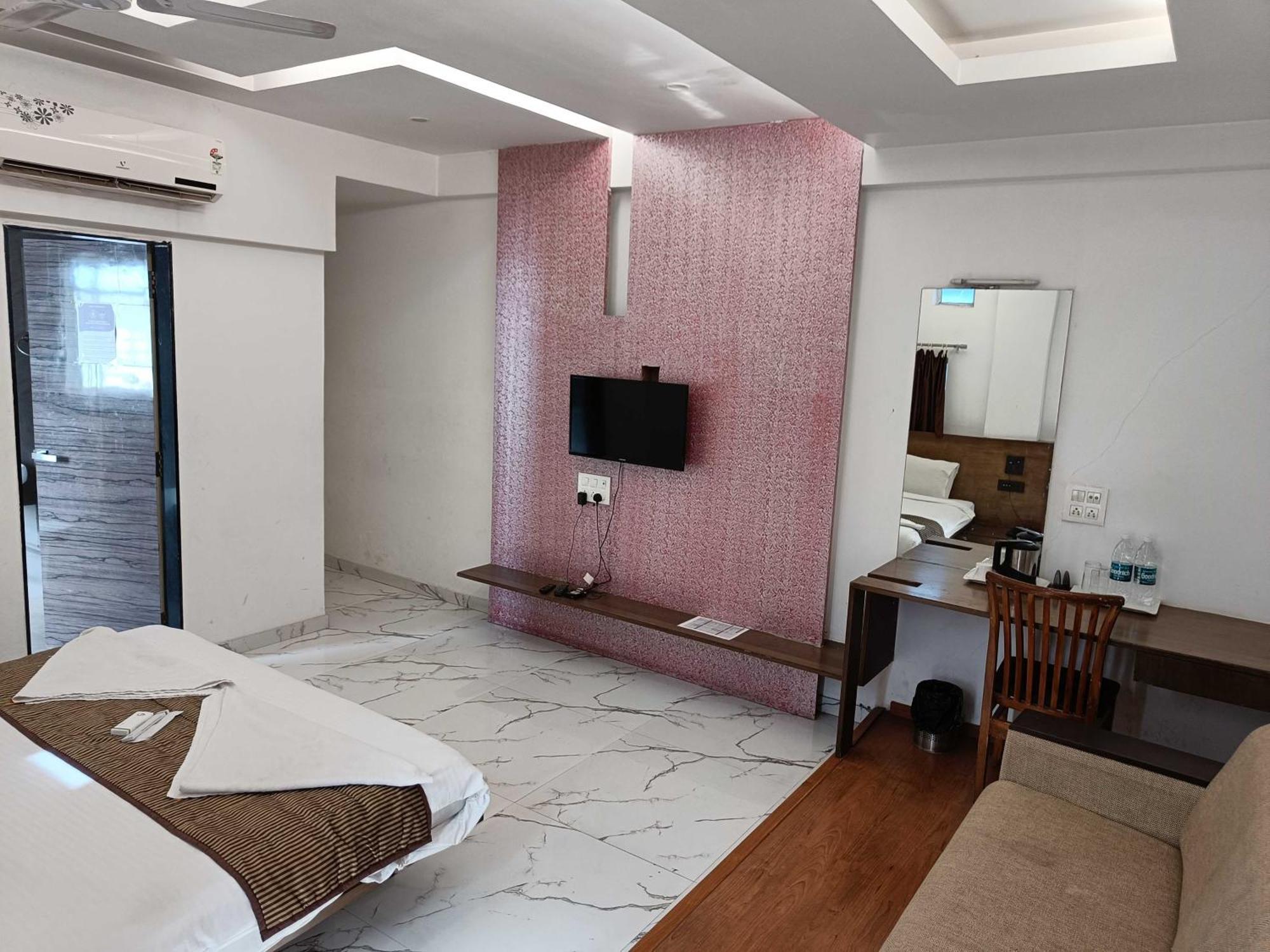 Spot On Harihar Lodging And Yatri Niwas Kolhapur Exterior photo