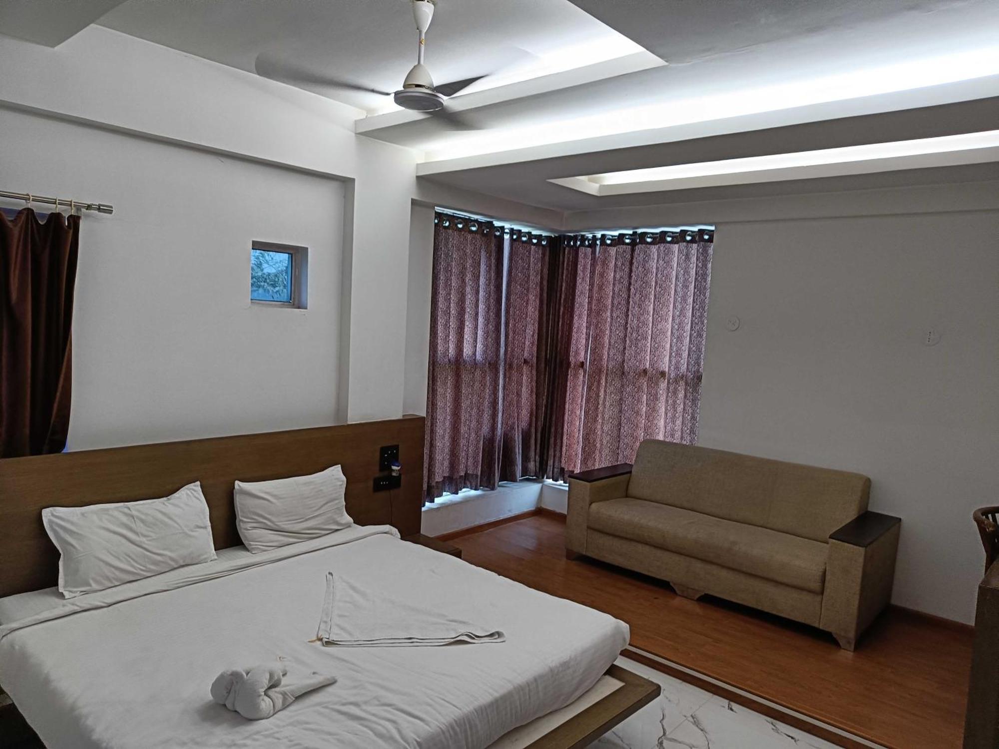 Spot On Harihar Lodging And Yatri Niwas Kolhapur Exterior photo